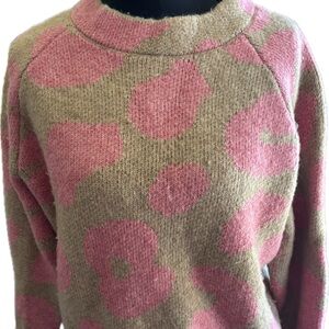 Lou & Grey Pink Floral-Pattern Crewneck Sweater on Tan